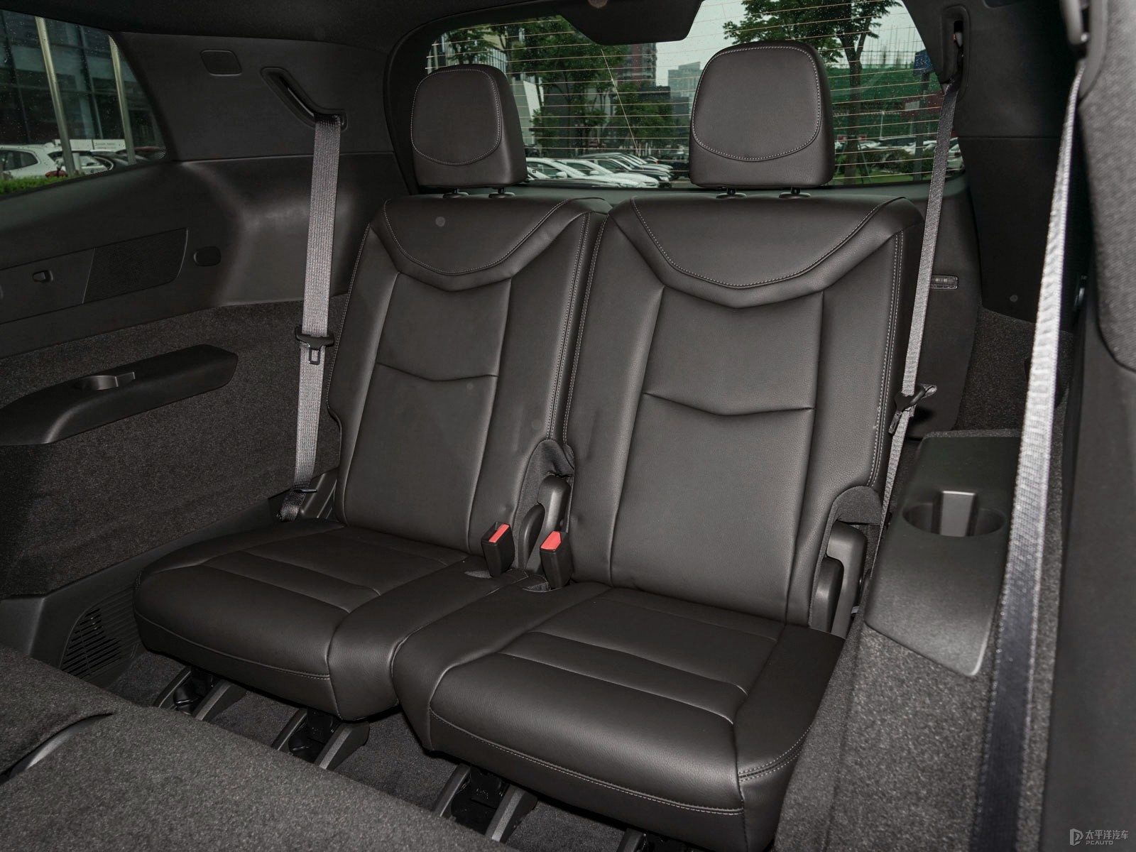 豪华与实用并存 凯迪拉克XT6 2022款2.0T两驱豪华型7座内饰深度解析