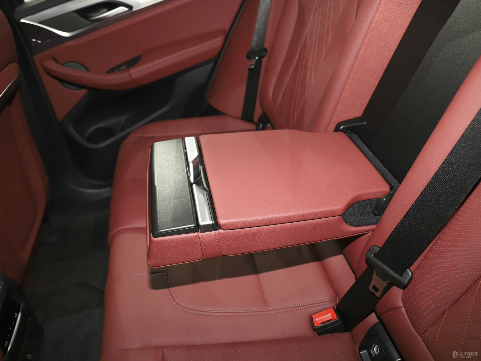 融合豪华与科技 宝马iX3 2021款改款创领型内饰解析